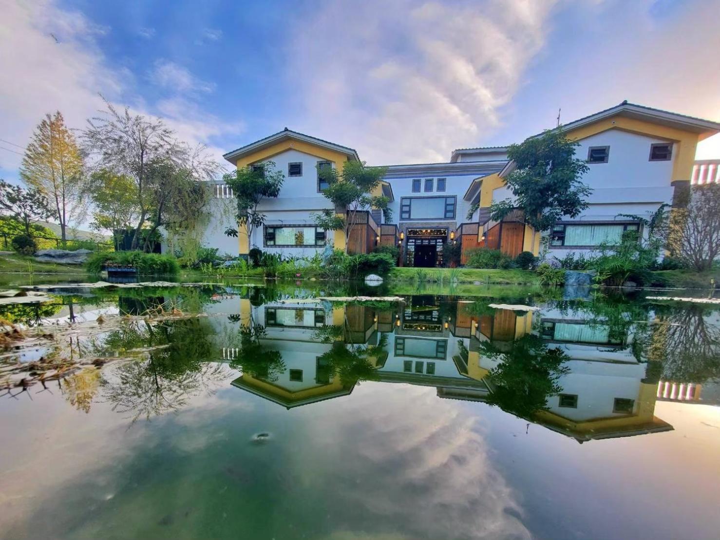 山花映水紅莊園民宿 Appartement Yuemei Buitenkant foto