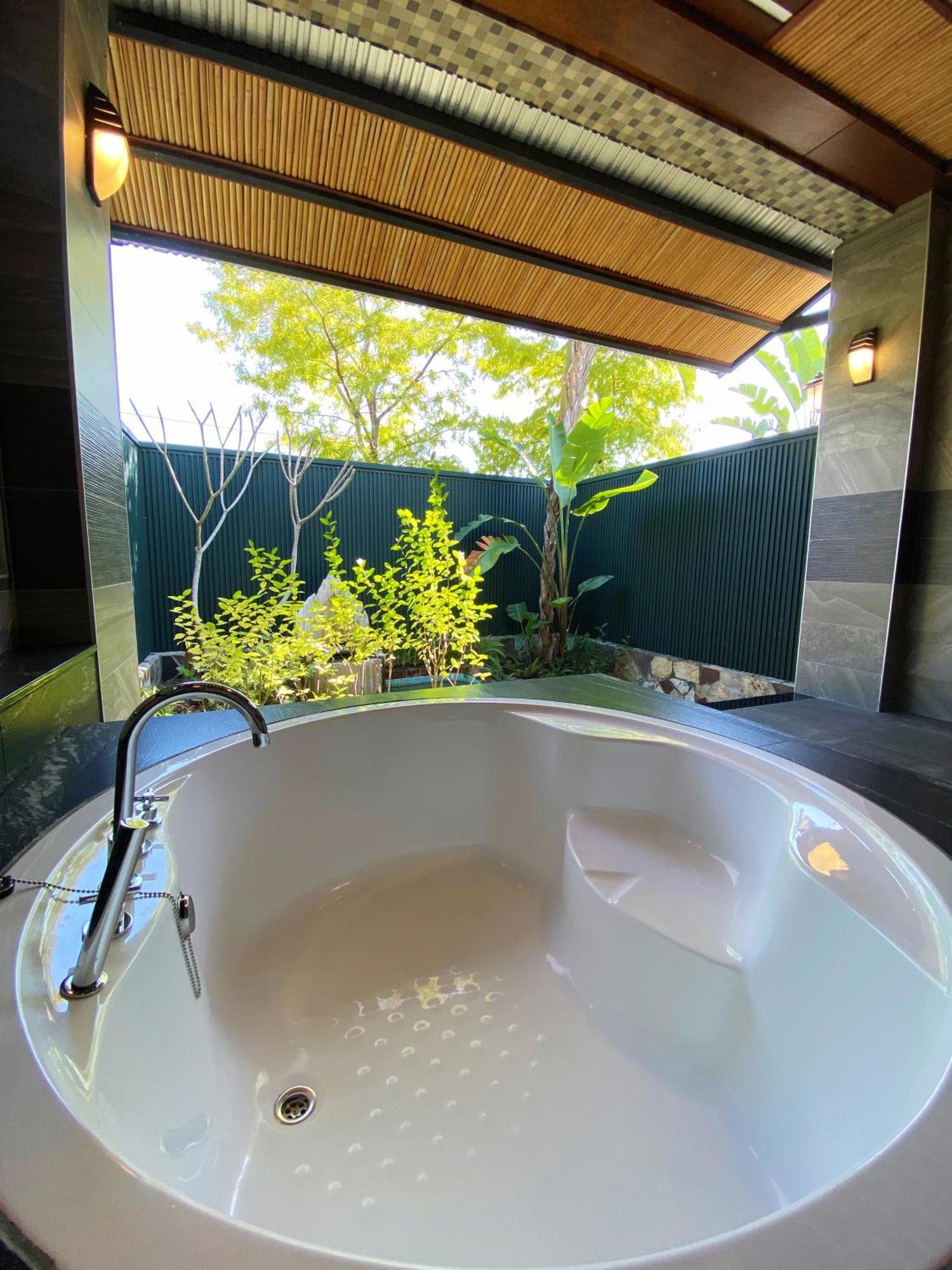 山花映水紅莊園民宿 Appartement Yuemei Buitenkant foto